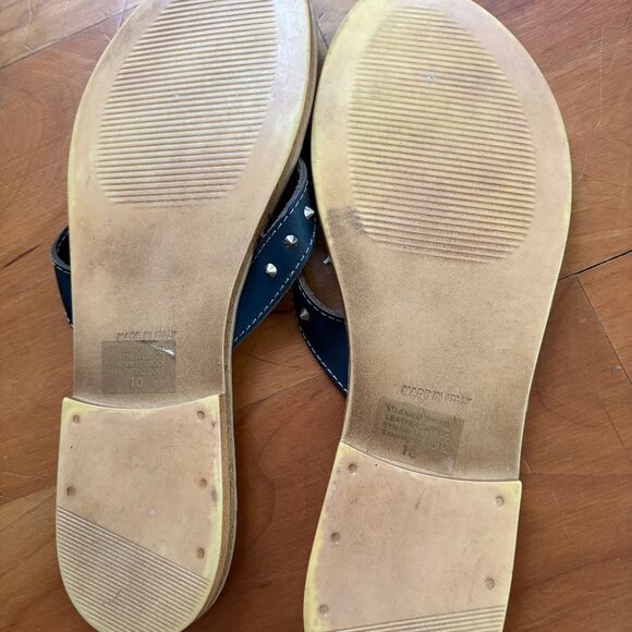 WOMENS FIORUCCI ITALY LEATHER SANDALS /FLATS /THONGS NAVY W/SILVER STUDS SIZE 10 - Picture 4 of 5